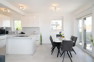 Kuhinja ili čajna kuhinja u objektu Apartmani Villa Maestral Vodice