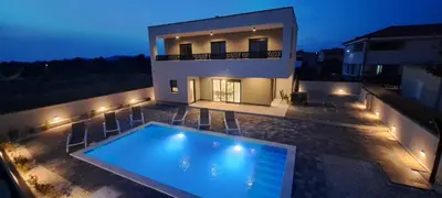 Bazen u objektu Villa Mare Pirovac ili u blizini