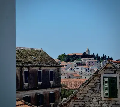 Pogled na grad 'Primošten' ili pogled na grad iz apartmana