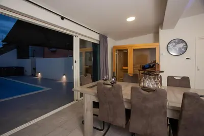 Bazen u objektu Apartman Carpe Diem Šibenik ili u blizini