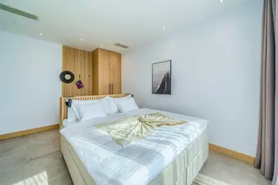 Krevet ili kreveti u jedinici u objektu Villa Allina - Heated Pool, Rooftop Jacuzzi & Sea Views