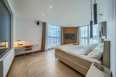 Krevet ili kreveti u jedinici u objektu Villa Allina - Heated Pool, Rooftop Jacuzzi & Sea Views
