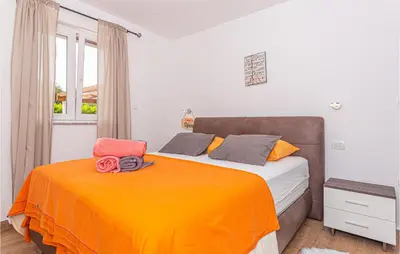 Krevet ili kreveti u jedinici u objektu Lovely Home In Brodarica With Jacuzzi
