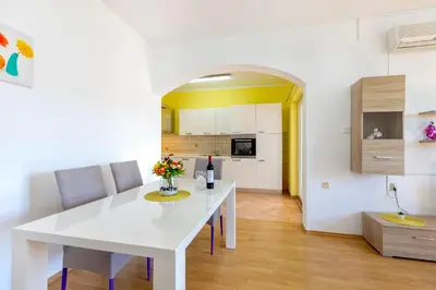 Kuhinja ili čajna kuhinja u objektu Apartments Maja