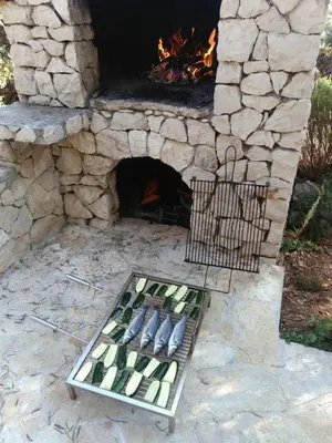 Oprema za roštilj dostupna gostima apartmana
