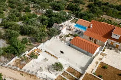 Bazen u objektu Didova kuća, Holiday home with Private pool near Rogoznica,Sleeps 9 ili u blizini