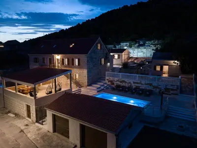 Pogled na planine ili pogled na planine iz vila