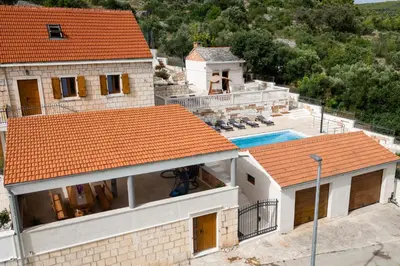 Bazen u objektu Didova kuća, Holiday home with Private pool near Rogoznica,Sleeps 9 ili u blizini
