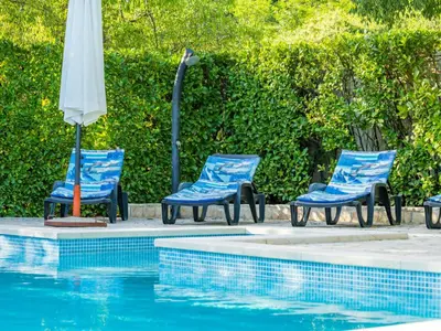 Bazen u objektu Holiday Home Nataša by Interhome ili u blizini