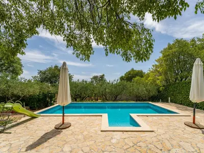 Bazen u objektu Holiday Home Nataša by Interhome ili u blizini