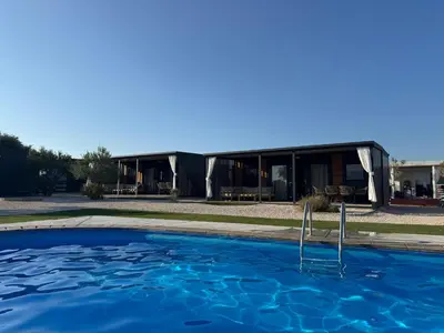 Bazen u objektu Ausblick Sunce i More Mobilehome ili u blizini