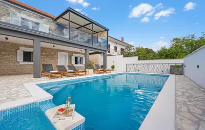 Bazen u objektu Lovely Home In Plastovo With Sauna ili u blizini