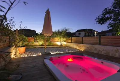 Bazen u objektu Villa Lojena, luxury studio with Jacuzzi id 112 ili u blizini