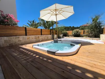 Bazen u objektu Villa Lojena, luxury studio with Jacuzzi id 112 ili u blizini