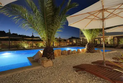 Bazen u objektu Villa Lojena, luxury studio with Jacuzzi id 112 ili u blizini