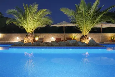 Bazen u objektu Villa Lojena, luxury studio with Jacuzzi id 112 ili u blizini