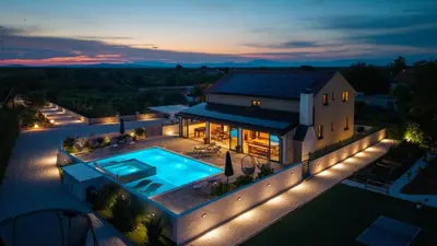 Bazen u objektu Luxury Villa Meden Dol with heated pool, Hot-Tub, 2 Saunas ili u blizini