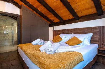 Krevet ili kreveti u jedinici u objektu Luxury Villa Meden Dol with heated pool, Hot-Tub, 2 Saunas