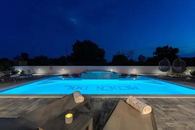 Bazen u objektu Luxury Villa Meden Dol with heated pool, Hot-Tub, 2 Saunas ili u blizini