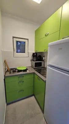 Kuhinja ili čajna kuhinja u objektu House Nika Tribunj