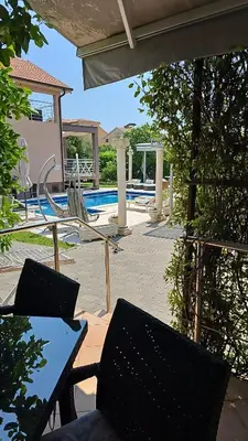 Bazen u objektu House Nika Tribunj ili u blizini