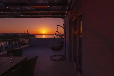Pogled na izlazak ili zalazak sunca iz vila