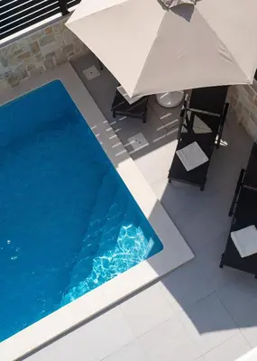 Bazen u objektu Villa Sky View Vodice ili u blizini