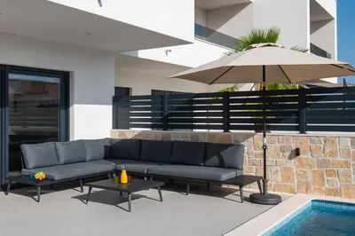 Bazen u objektu Villa Sky View Vodice ili u blizini