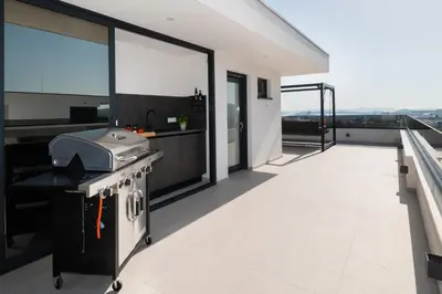 Kuhinja ili čajna kuhinja u objektu Villa Sky View Vodice