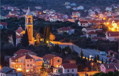Pogled na grad 'Tisno' ili pogled na grad iz vikendica