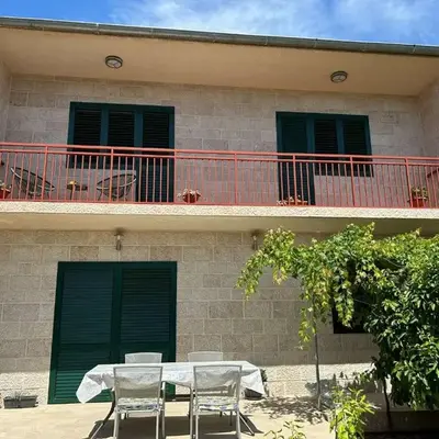 Apartments with parking space Jezera