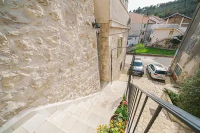 Okolica vikendica ili susjedstvo u blizini
