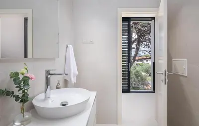 Kupaonica u objektu Luxurious Apartment In Betina With Wifi