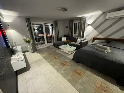 Krevet ili kreveti u jedinici u objektu Ferienhaus Bilice - Pool beheizt - Fitness - Relax