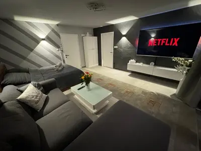 TV i/ili zabavni centar u objektu Ferienwhg Bilice 1 - Pool beheizt - Fitness - Relax