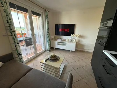 TV i/ili zabavni centar u objektu Ferienwhg Bilice 2 - Pool beheizt - Fitness - Relax