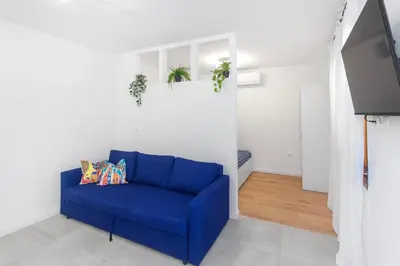TV i/ili zabavni centar u objektu Studio apartman Casa Lambaša