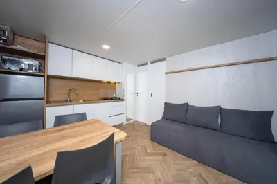 Kuhinja ili čajna kuhinja u objektu Mobile homes Jezera Lovišća Premium