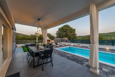 Bazen u objektu Villa Tranquil Rest ili u blizini