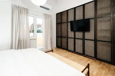 TV i/ili zabavni centar u objektu Luxurious Villa Ksenia with Pool Murter