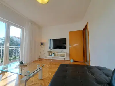 TV i/ili zabavni centar u objektu Apartments Ana Žaborić, 50 m od šljunčane plaže