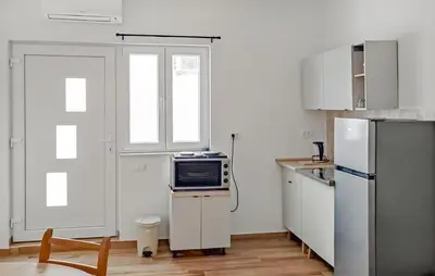 Kuhinja ili čajna kuhinja u objektu 1 Bedroom Gorgeous Apartment In Vodice