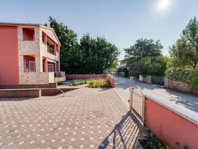 Zgrada u kojoj se nalazi vikendica