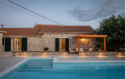 Bazen u objektu Cozy Home In Primosten ili u blizini