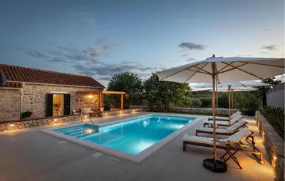 Bazen u objektu Cozy Home In Primosten ili u blizini
