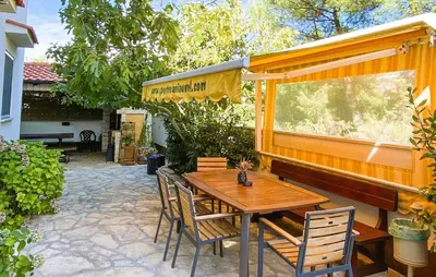Vrt u objektu Stunning Apartment In Rogoznica With Wifi