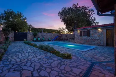 Bazen u objektu Rural House Gluic ili u blizini