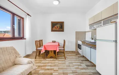 Kuhinja ili čajna kuhinja u objektu Lovely Apartment In Sibenik With House Sea View