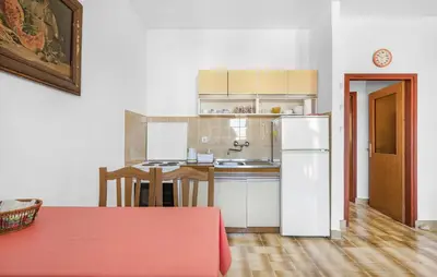 Kuhinja ili čajna kuhinja u objektu Lovely Apartment In Sibenik With House Sea View