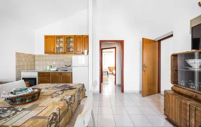 Kuhinja ili čajna kuhinja u objektu Stunning Apartment In Sibenik With Wifi